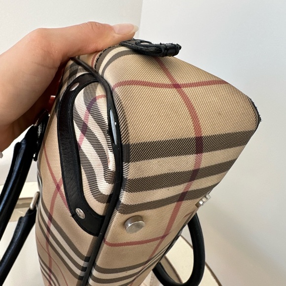 Small Burberry handle bag - Picture 4 of 6